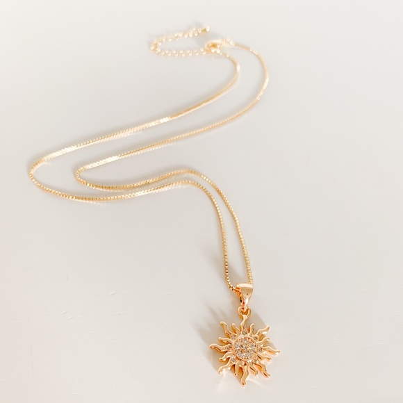 🎉Host Pick🎉 Sun Ray Necklace | 18k Gold Filled - Picture 2 of 7